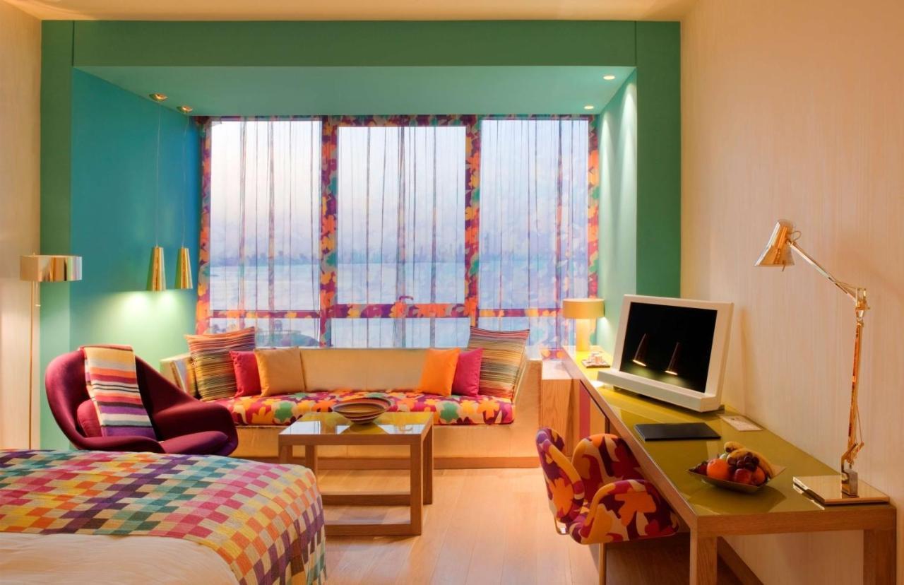Symphony Style Hotel Kuwait Salmiya Exterior foto A room at the hotel